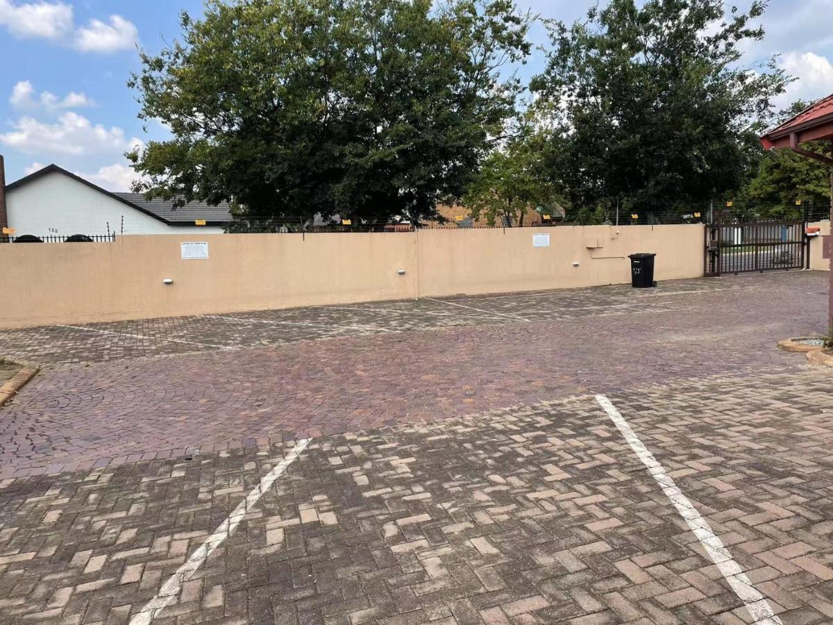 Southy Inn By The Lake Benoni Exterior photo