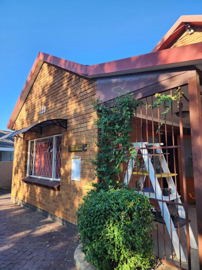 Southy Inn By The Lake Benoni Exterior photo
