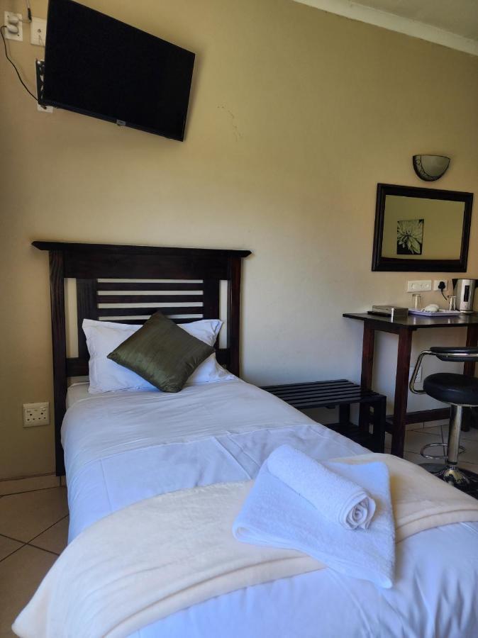 Southy Inn By The Lake Benoni Exterior photo