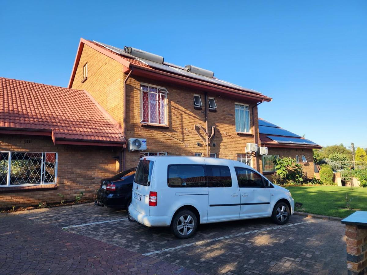 Southy Inn By The Lake Benoni Exterior photo