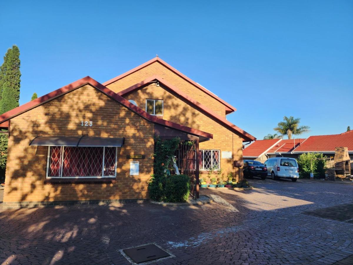 Southy Inn By The Lake Benoni Exterior photo
