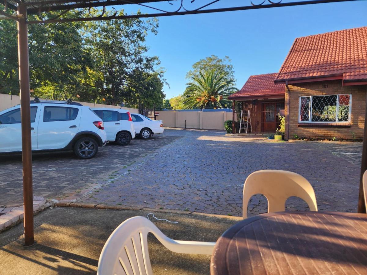 Southy Inn By The Lake Benoni Exterior photo