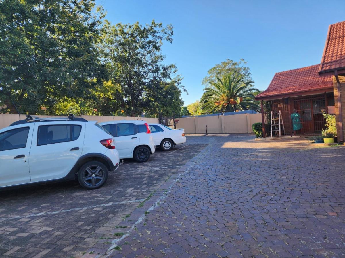 Southy Inn By The Lake Benoni Exterior photo
