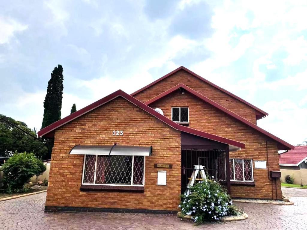 Southy Inn By The Lake Benoni Exterior photo