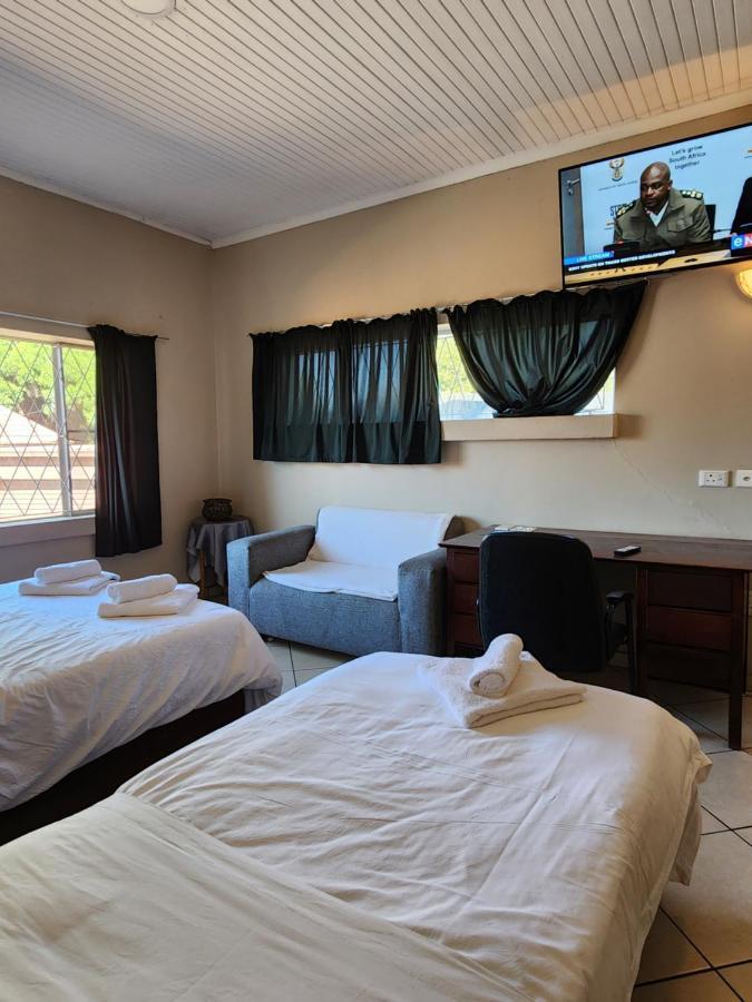 Southy Inn By The Lake Benoni Exterior photo